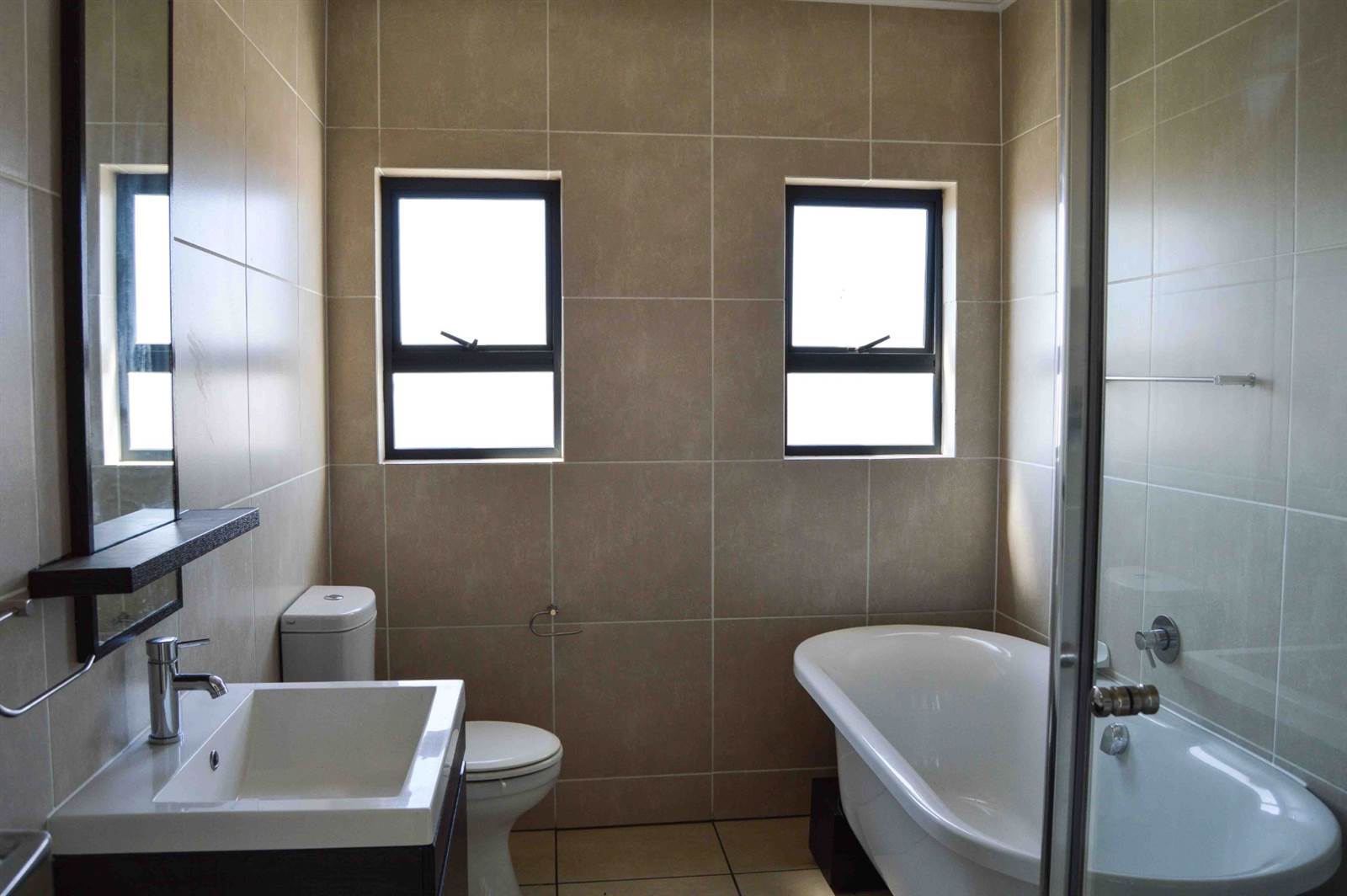 2 Bed Apartment in Greenstone Crest photo number 10