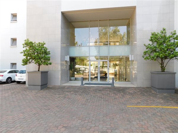 235  m² Commercial space in Illovo