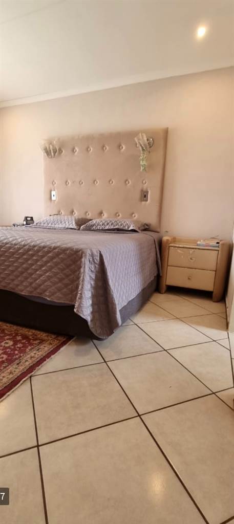 3 Bed Townhouse in Mooikloof Ridge photo number 17