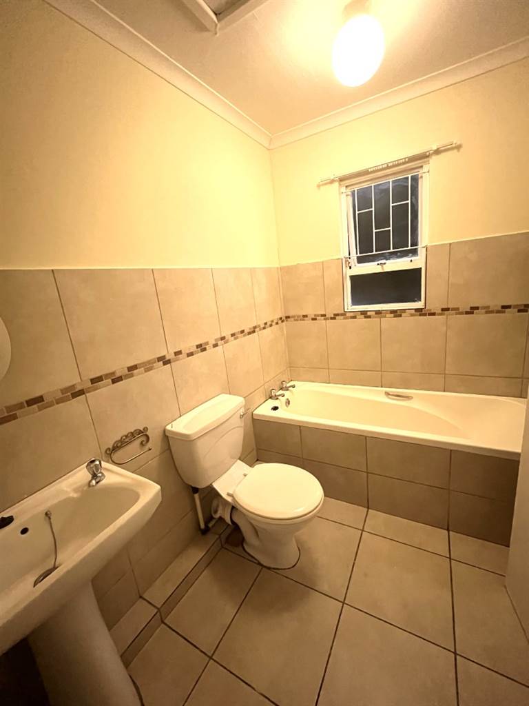 2 Bed Apartment in Mt Edgecombe photo number 14