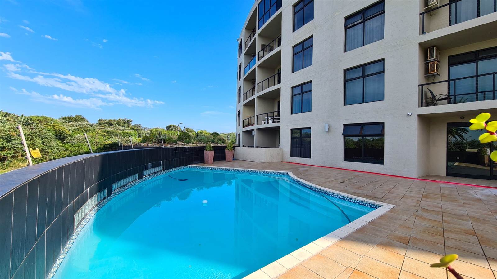 3 Bed Apartment in Nahoon Beach photo number 5