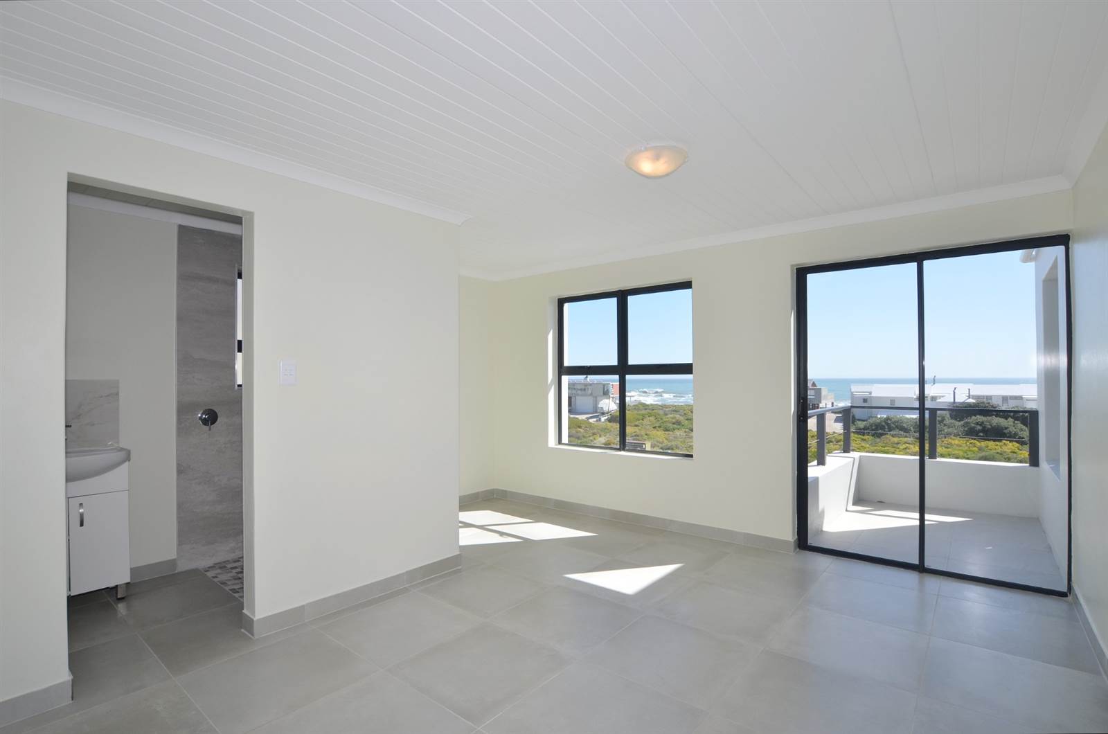 3 Bed House in Yzerfontein photo number 25