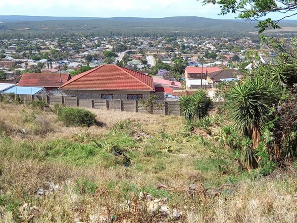 832 m² Land available in Heuwelkruin