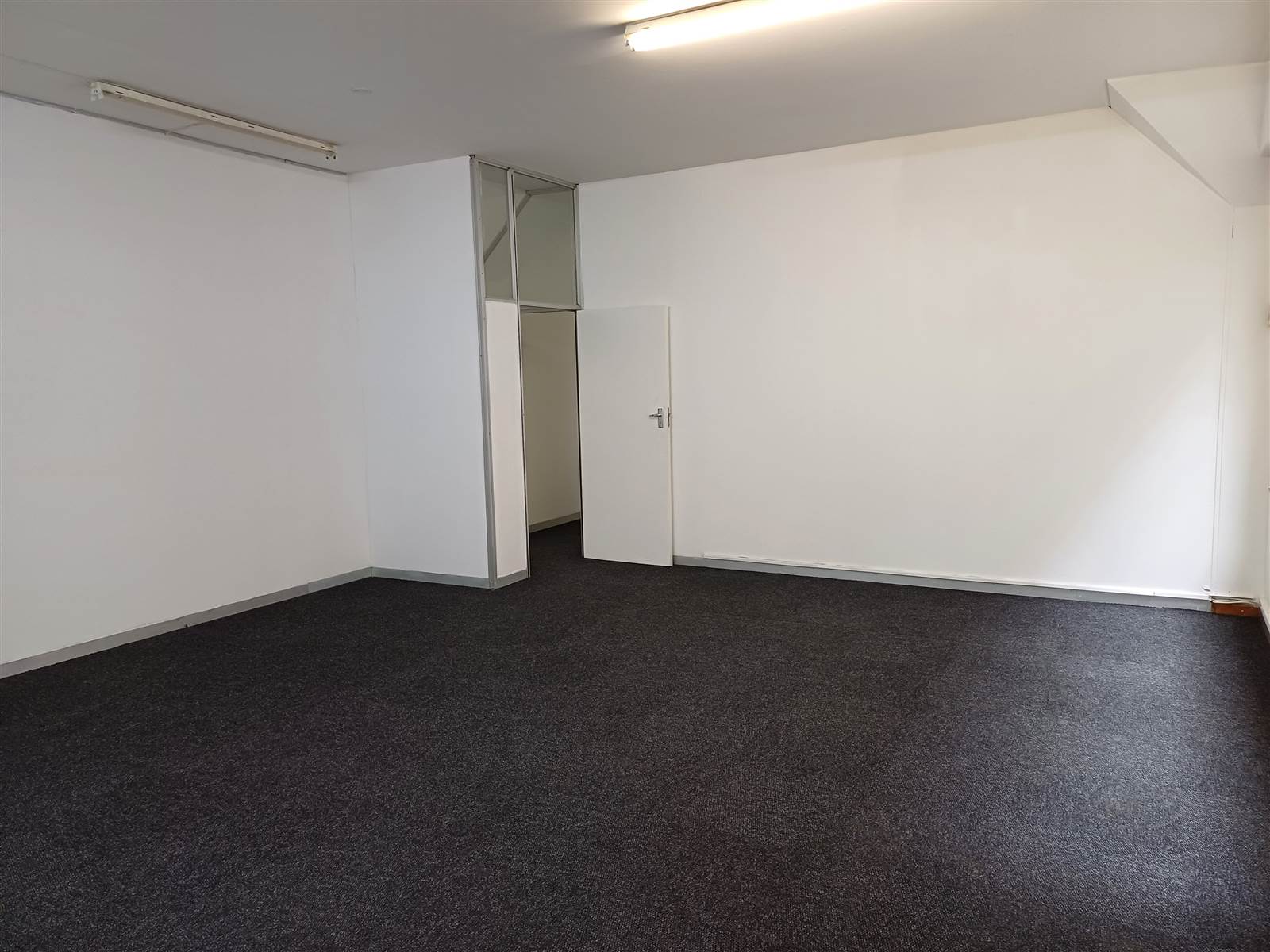 149  m² Commercial space in Stamford Hill photo number 8