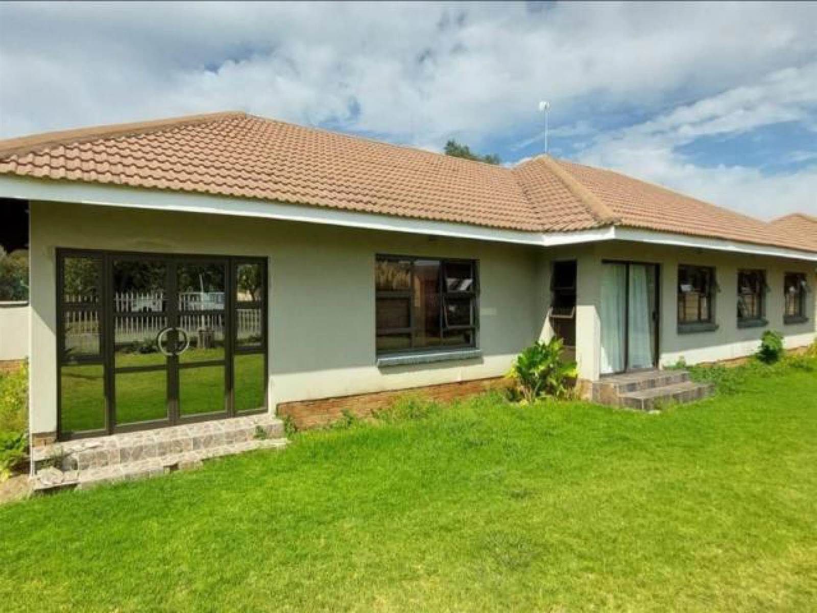 5 Bed House in Standerton Central photo number 1