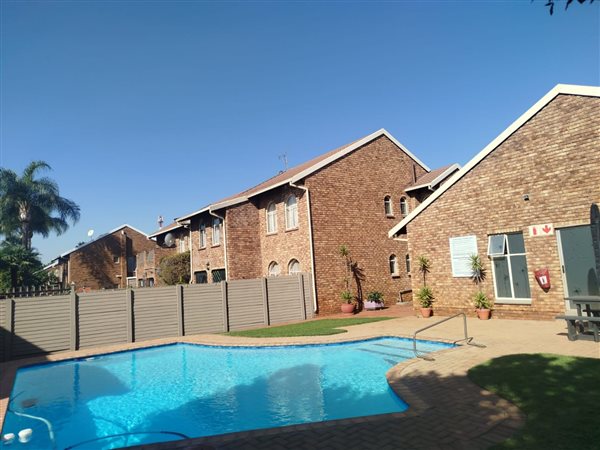 3 Bedroom Townhouse 3 Bedroom Townhouse