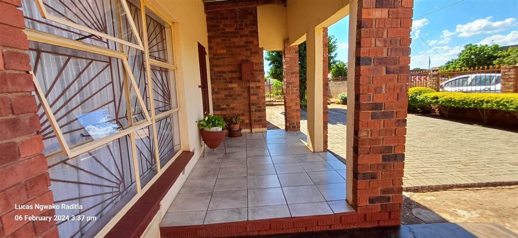 2 Bed House in Soshanguve photo number 18