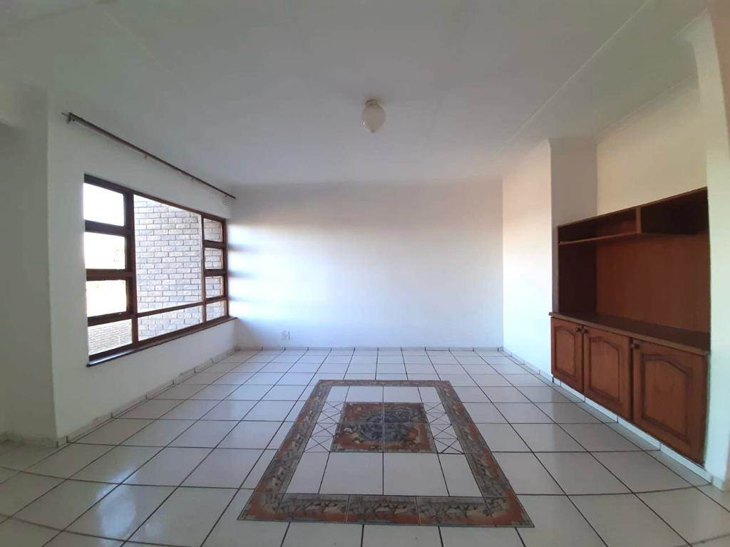 2 Bed Apartment in Empangeni Central photo number 2
