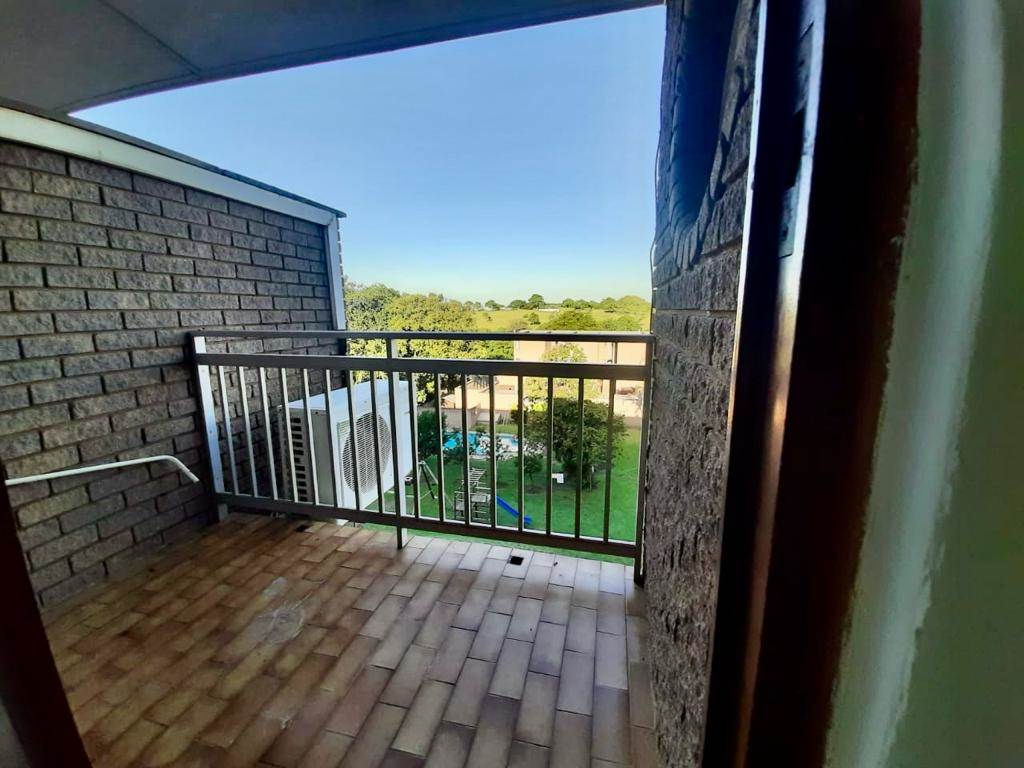 2 Bed Apartment in Empangeni Central photo number 7