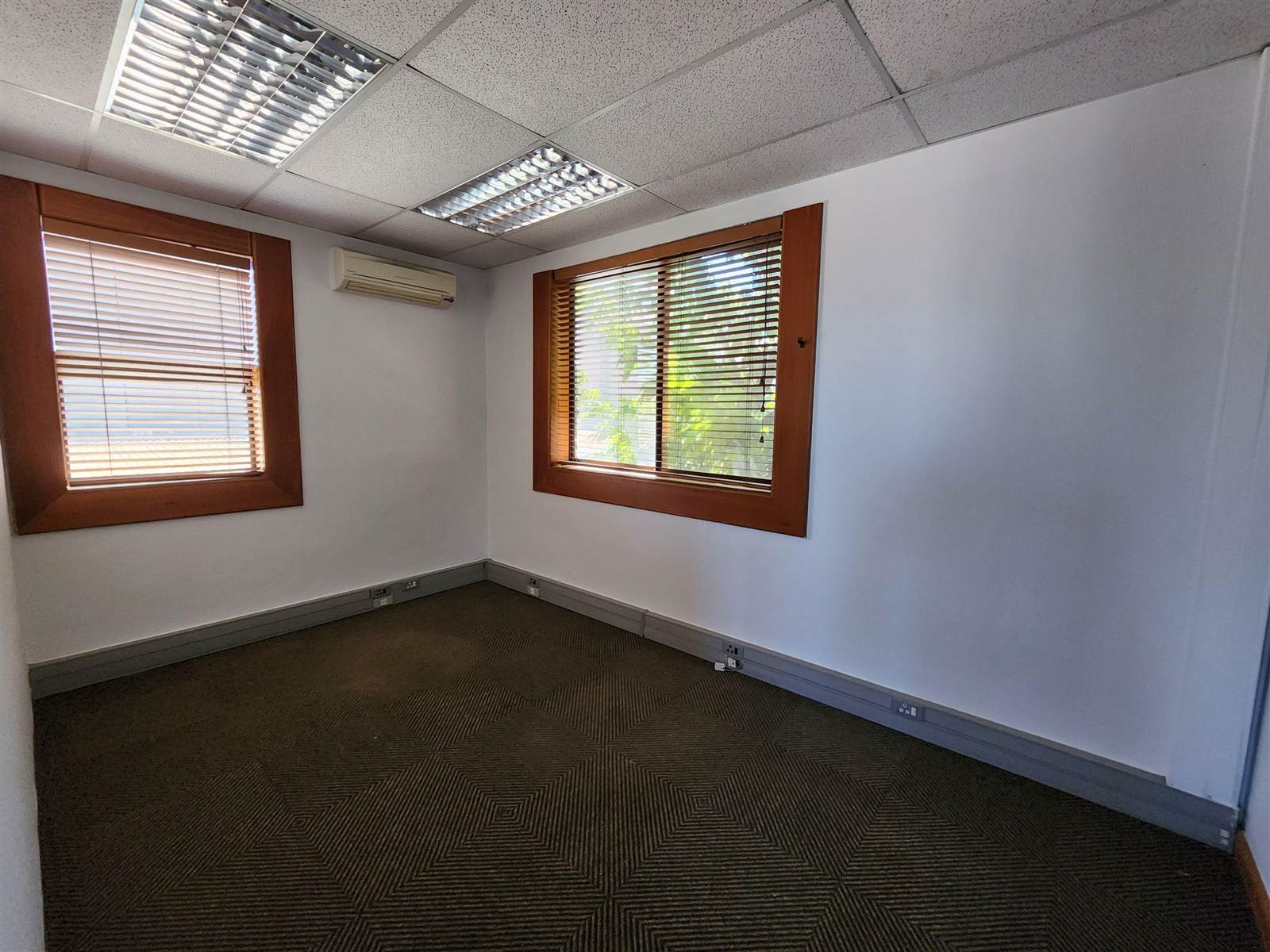 114  m² Commercial space in Bellville Central photo number 5