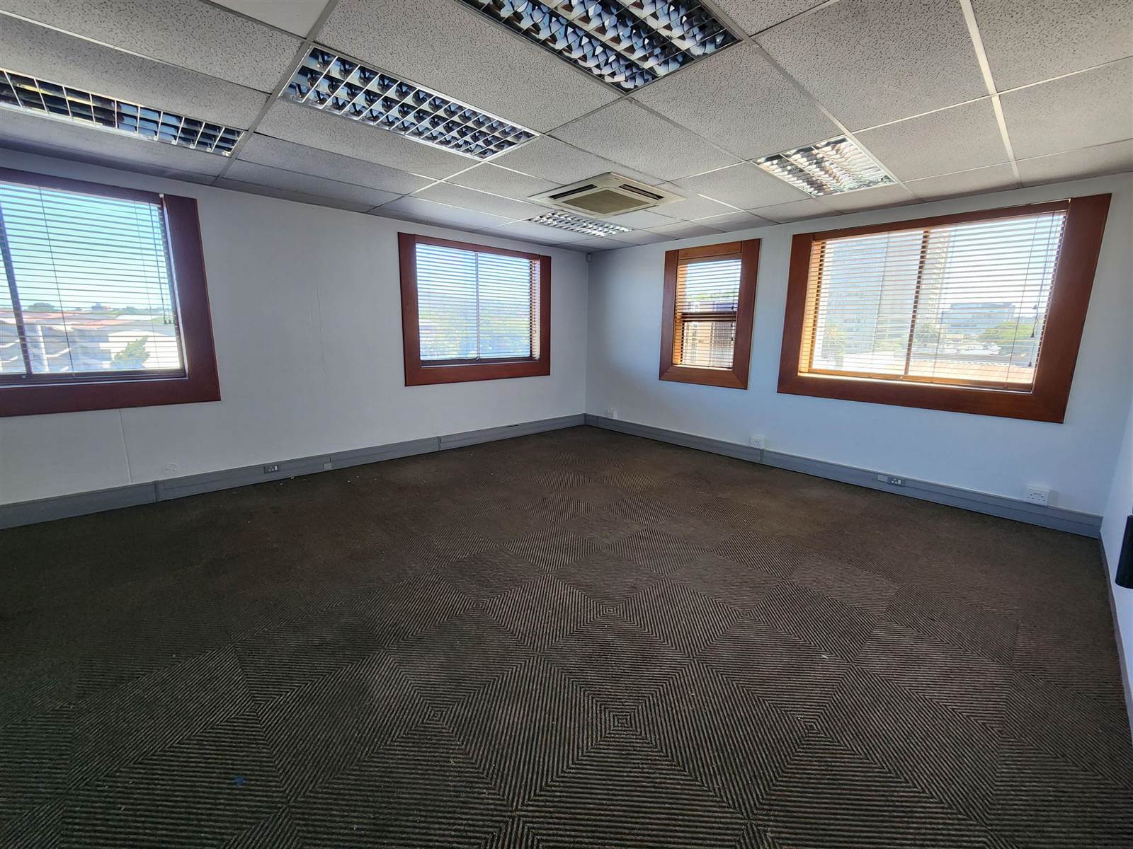 114  m² Commercial space in Bellville Central photo number 14