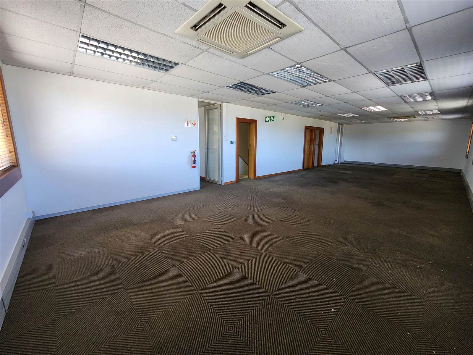 114  m² Commercial space in Bellville Central photo number 4
