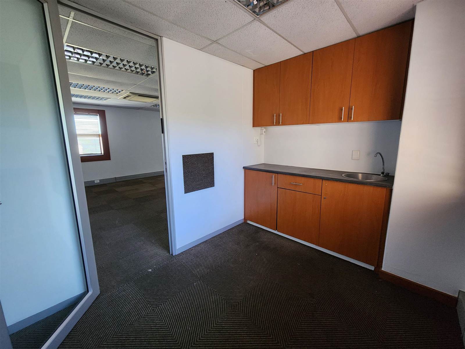 114  m² Commercial space in Bellville Central photo number 9
