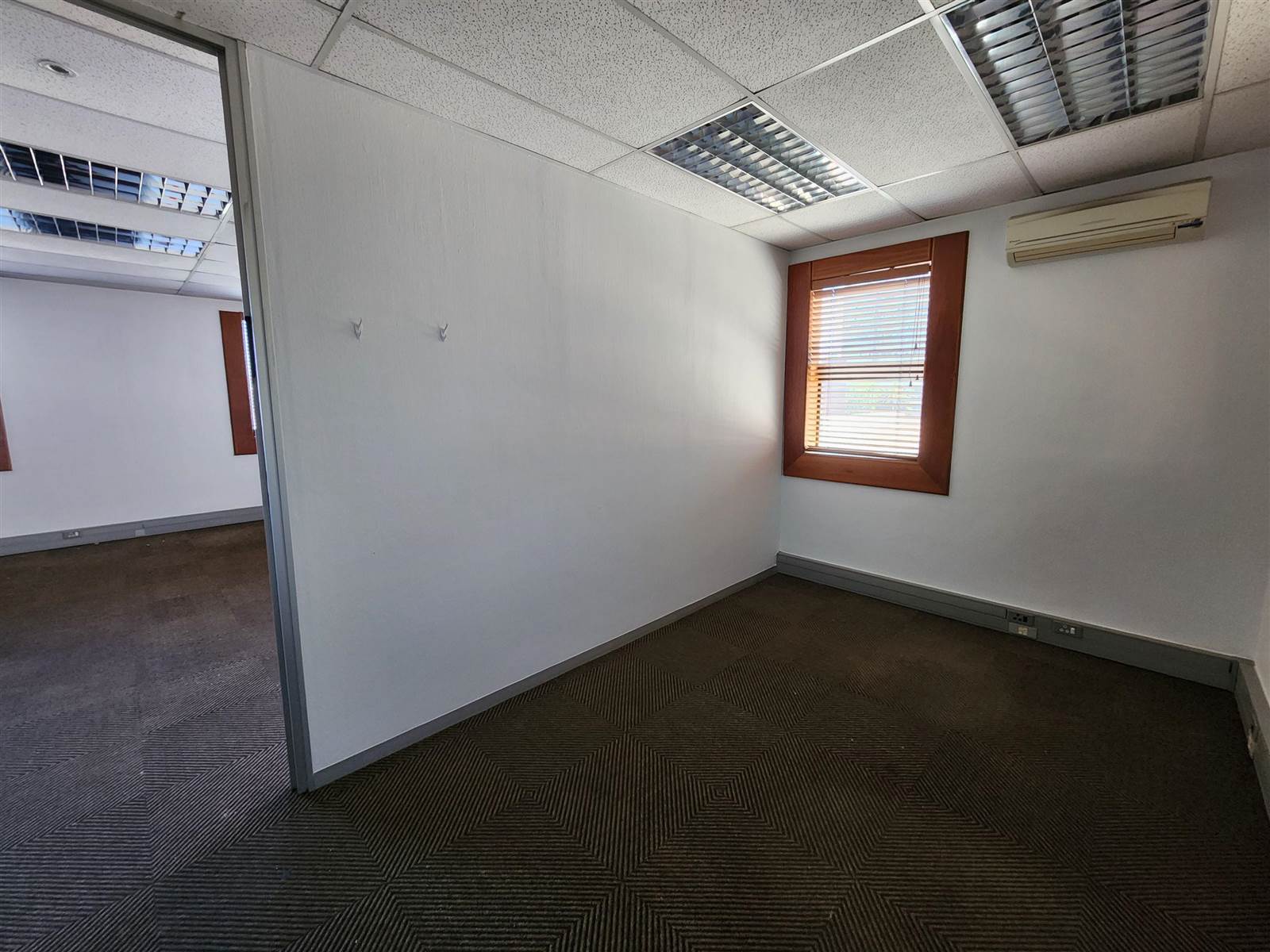 114  m² Commercial space in Bellville Central photo number 6