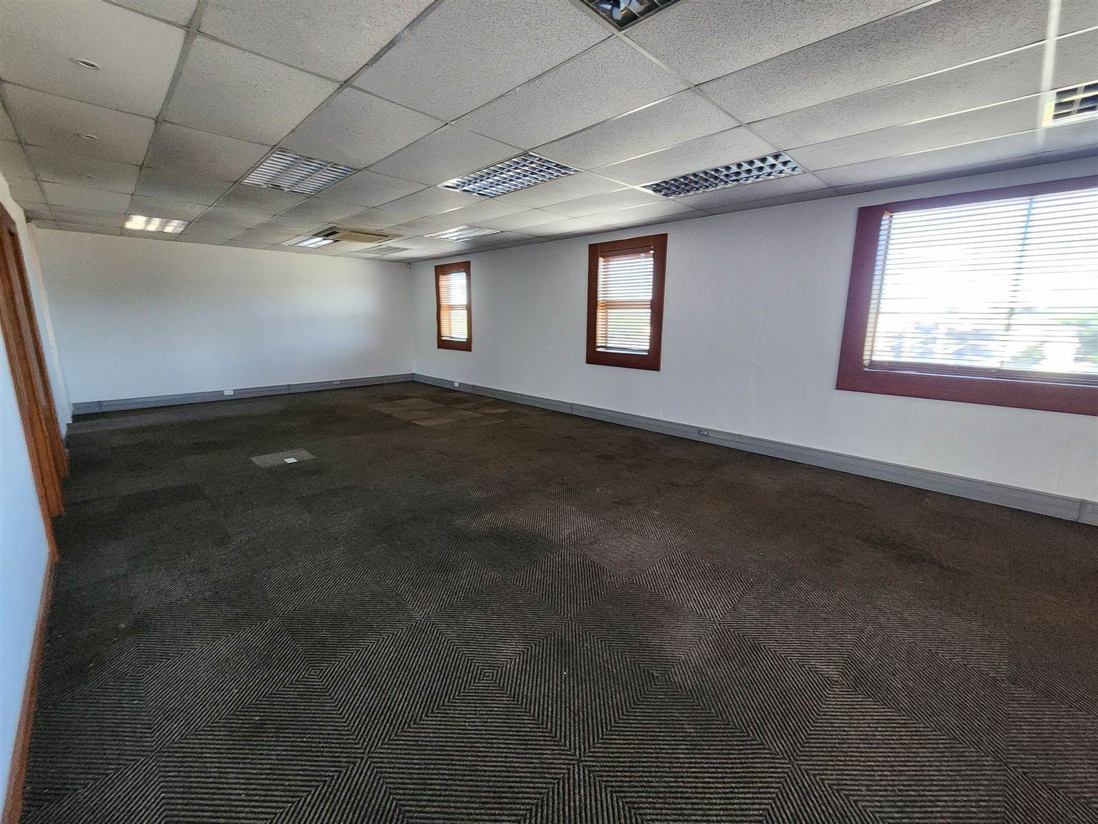 114  m² Commercial space in Bellville Central photo number 13