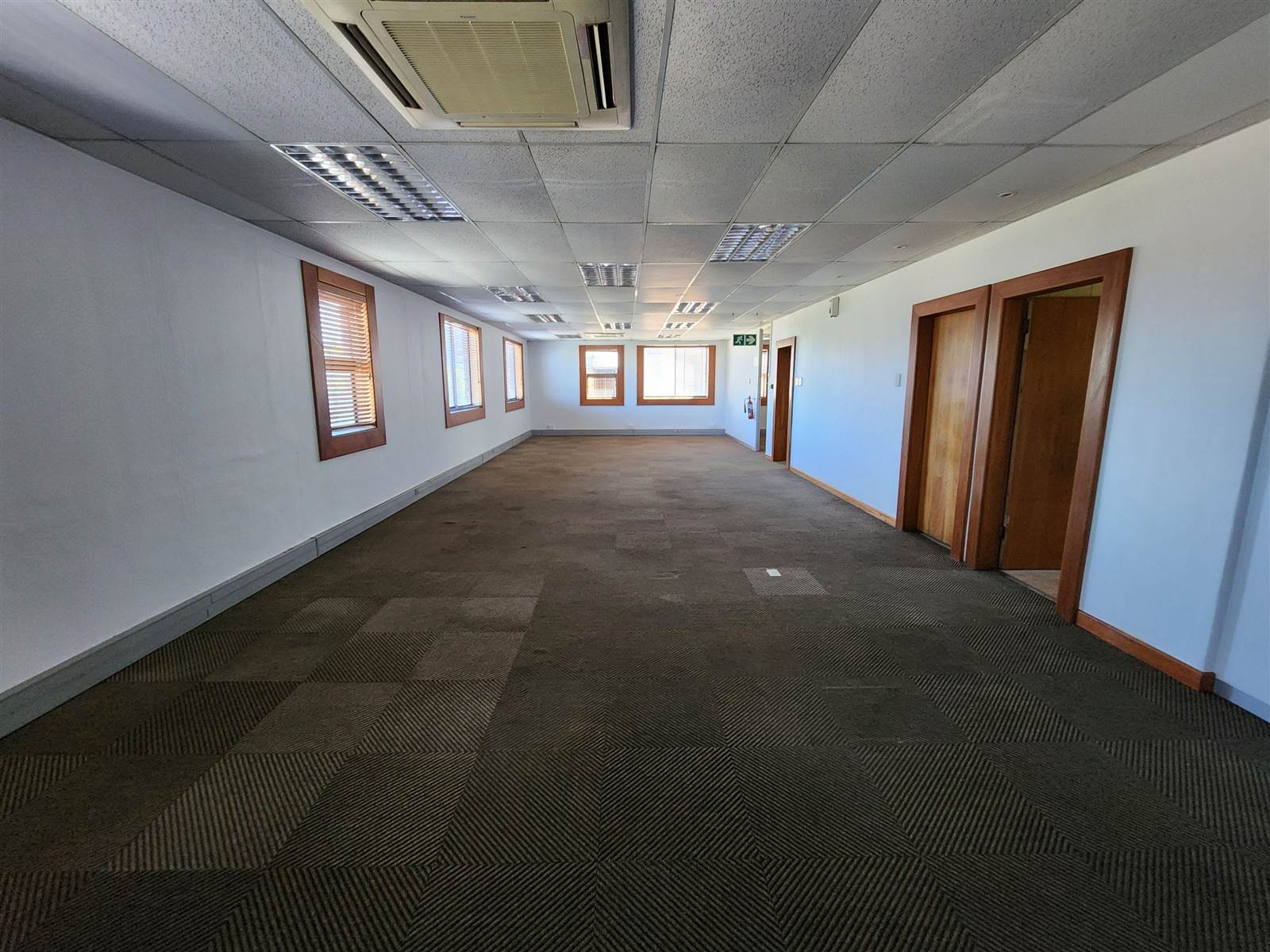 114  m² Commercial space in Bellville Central photo number 7