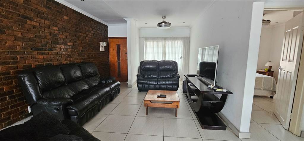 2 Bed Townhouse in Waldrift photo number 2