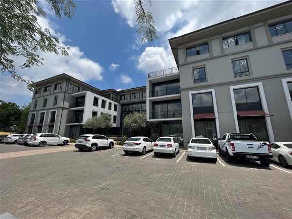 781  m² Commercial space in Fourways