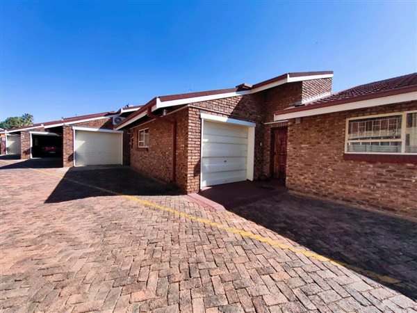 3 Bed Townhouse in Potchefstroom Central