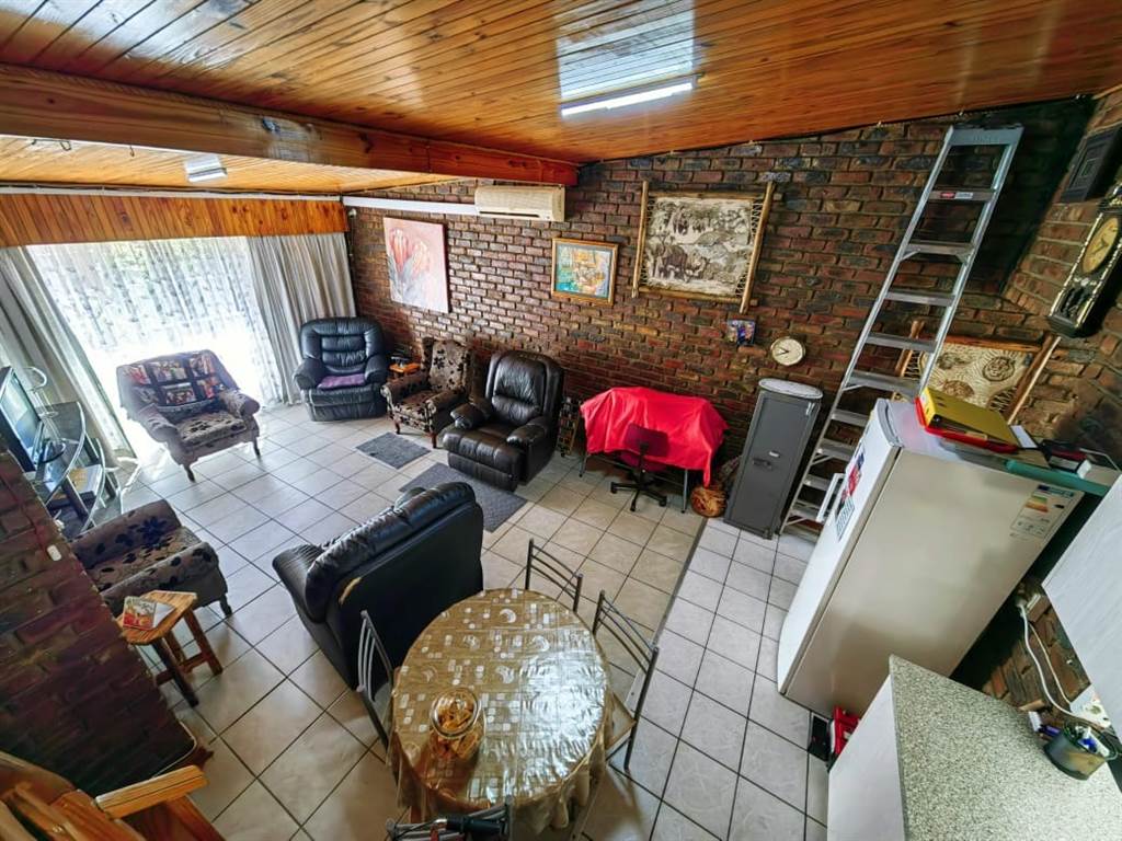 3 Bed Townhouse in Potchefstroom Central photo number 2