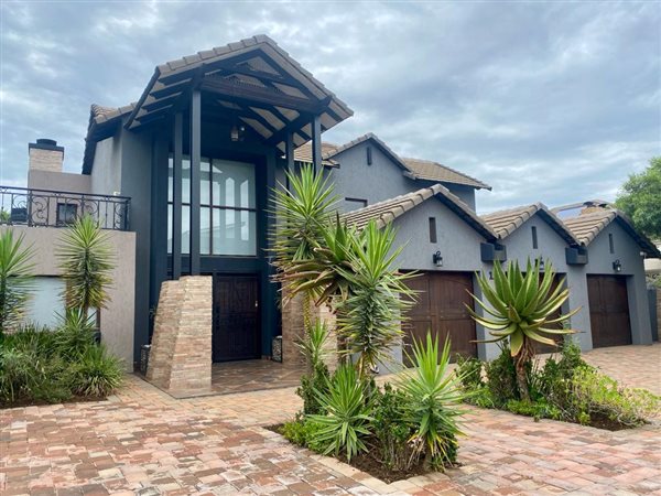 4 Bed House in Ebotse Estate