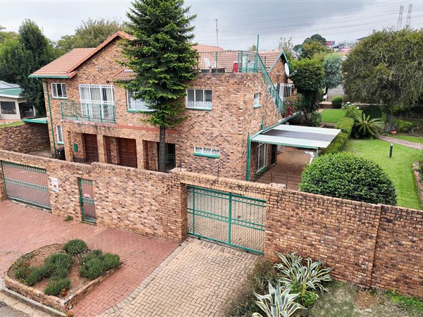 6 Bed House in Edenvale