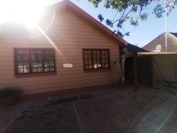 2 Bed Apartment in Mookgophong (Naboomspruit)