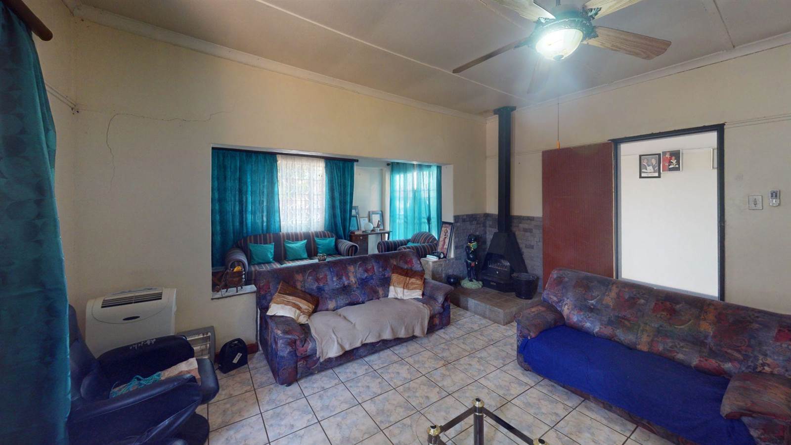 3 Bed House in Upington photo number 11