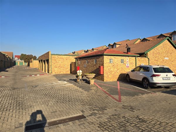 3 Bedroom Townhouse 3 Bedroom Townhouse