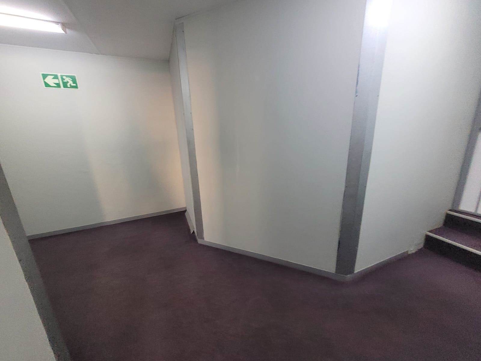 180  m² Commercial space in Glen Marais photo number 8