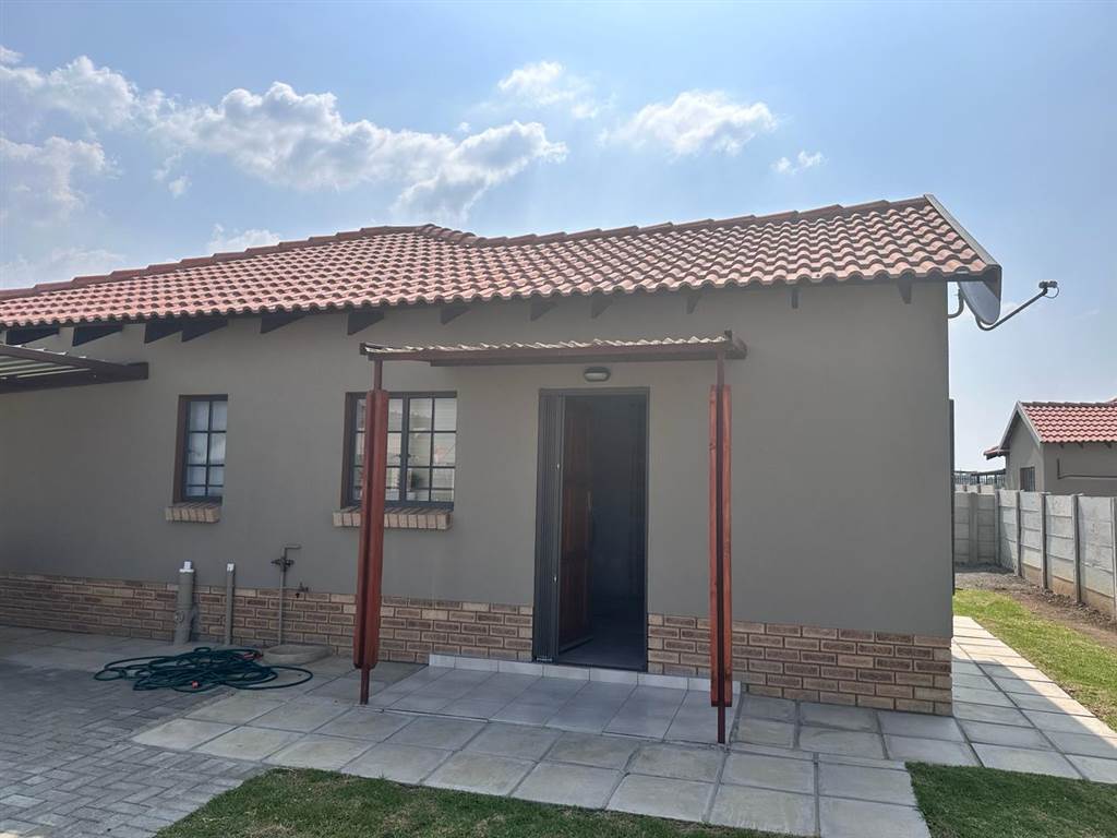 3 Bed House in Waterkloof photo number 12