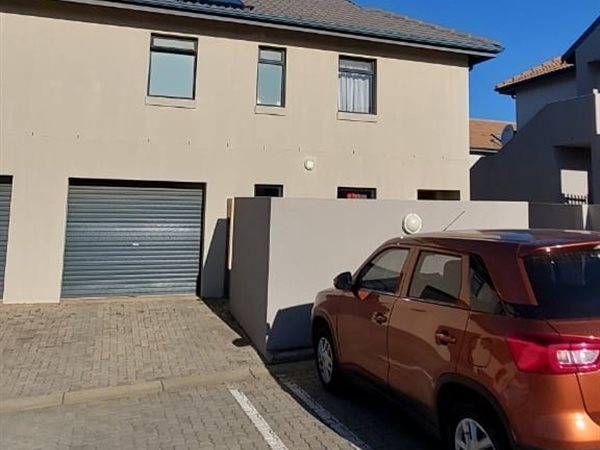 3 Bedroom Townhouse 3 Bedroom Townhouse