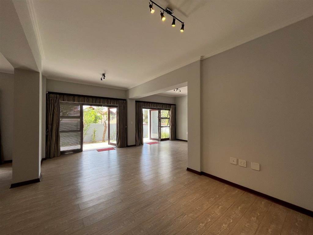 3 Bed Cluster in Fourways photo number 11