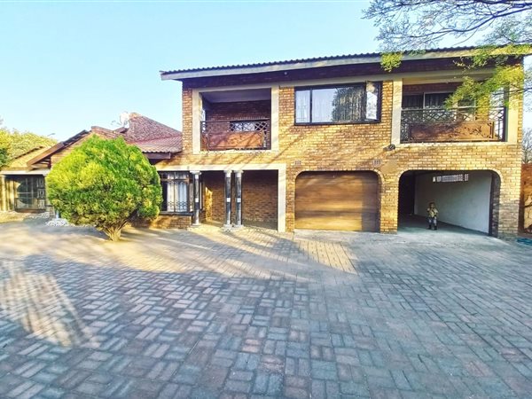 6 Bed House in Dalpark Ext 1