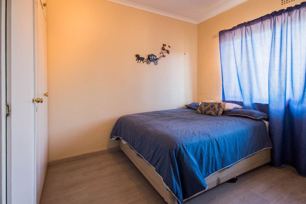 3 Bed Apartment in Corlett Gardens photo number 17