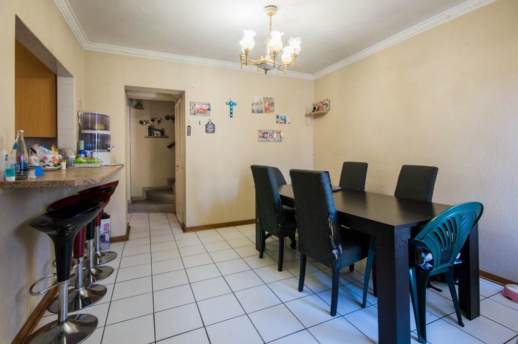 3 Bed Apartment in Corlett Gardens photo number 5