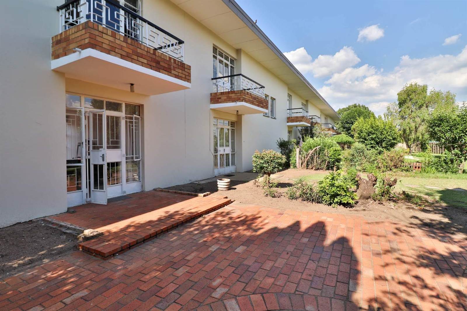 2 Bed Townhouse in Benoni Central photo number 22