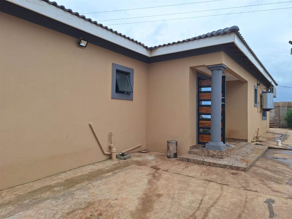 3 Bed House in Umlazi photo number 21