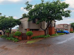 3 Bed Townhouse in Moreleta Park
