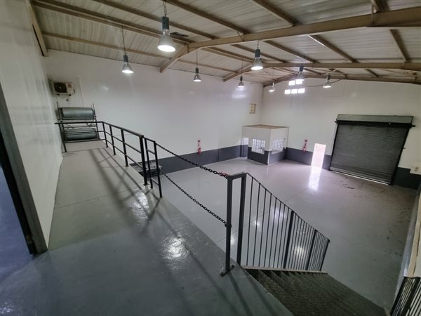 571  m² Industrial space