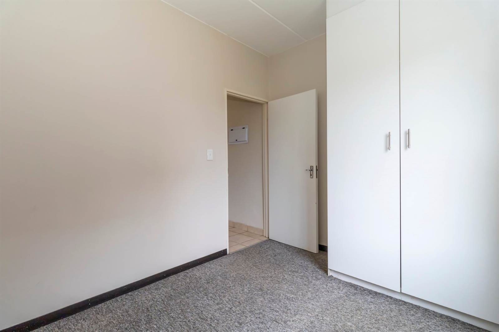 2 Bed Apartment in Wilgeheuwel photo number 20