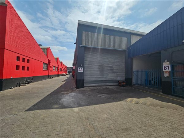 1100  m² Industrial space in Steeledale