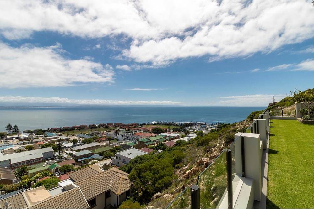 4 Bed House in Mossel Bay Central photo number 7