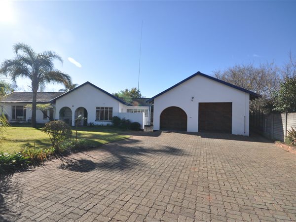 3 Bed House in Helikon Park