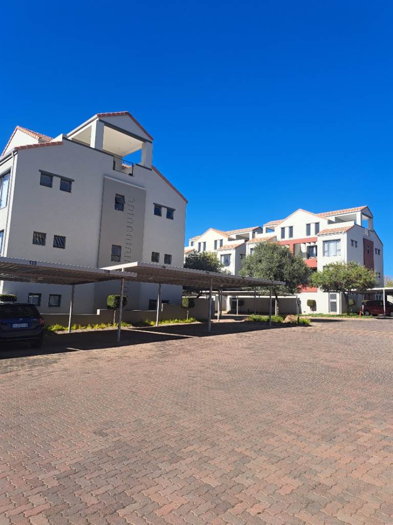 1 Bed Apartment in Lonehill photo number 29