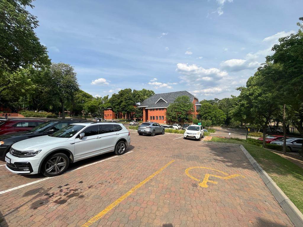 338  m² Commercial space in Bryanston photo number 3