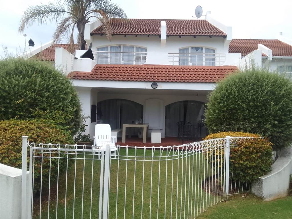 3 Bed Townhouse in Vaal Marina photo number 8