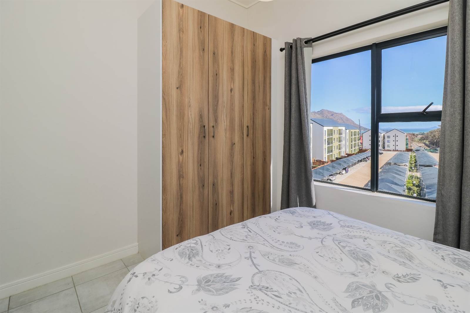 2 Bed Apartment in Gordons Bay Central photo number 15