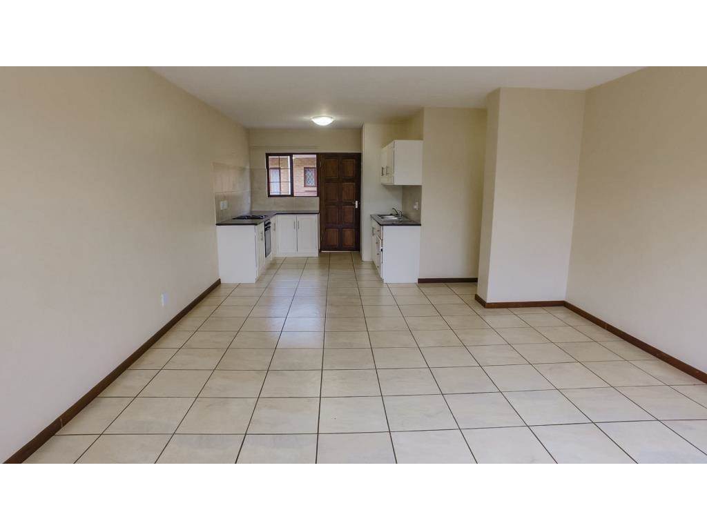 2 Bed Apartment in Howick photo number 2