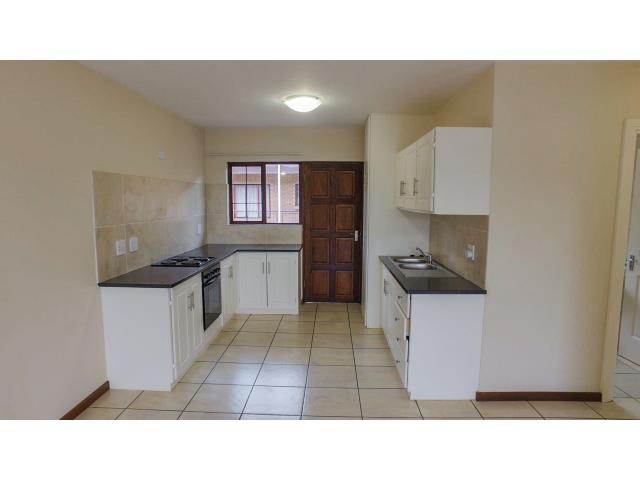 2 Bed Apartment in Howick photo number 3